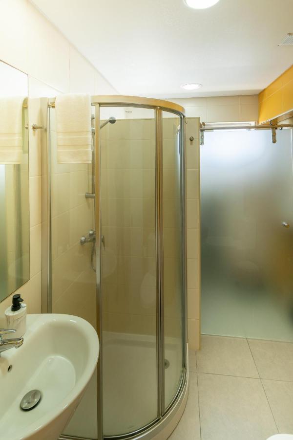 Atlantic Penthouse - City, Montain & Ocean - Free Parking Πόντα Ντελγκάντα Εξωτερικό φωτογραφία